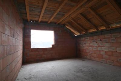 Casa cu 8 camere, 900 mp teren, la rosu in Rediu - 14
