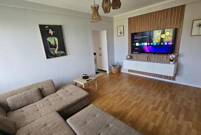 Apartament cu 2 camere semidecomandat, mobilat în Central