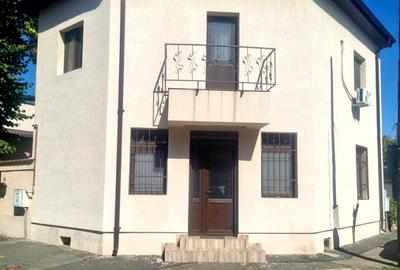 Casa de inchiriat/ Pretabila firma/ aproape de metrou - 1