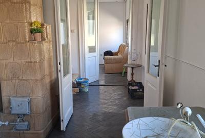 Apartament cu farmec interbelic, în vila , cu acces separat și pod mansardabil - 2