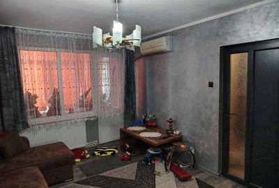 Apartament cu 3 camere semidecomandat, mobilat în Apollo