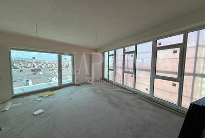 Apartament cu 2 camere semidecomandat în Sopor