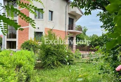 Casă individuală cu 9 camere în Bascov