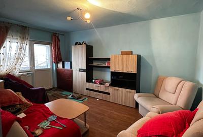 Apartament 2 camere decomandate zona Poarta 6 - 1