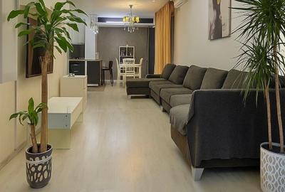 Apartament cu 3 camere decomandat, mobilat în Central