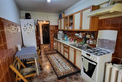 Apartament cu 3 camere decomandat, mobilat în Orizont