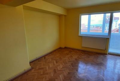 Apartament cu 4 camere decomandat în Ultracentral