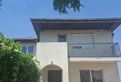 Casă individuală cu 5 camere în Adunații-Copăceni