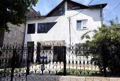 Casă individuală cu 3 camere în Est