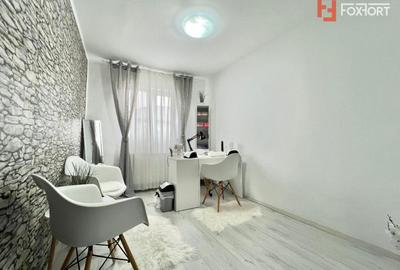 Apartament cu 3 camere, etaj 4 de vanzare, zona Spitalul Judetean - 7