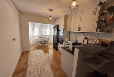 Apartament cu 3 camere decomandat, mobilat în Central