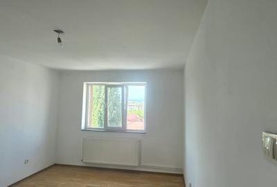 De vânzare apartament 2 camere decomandat | Zona 8 Mai - 21