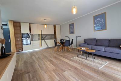 Apartament cu 2 camere semidecomandat, mobilat în Central