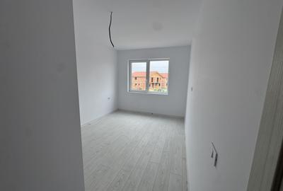 Apartament cu 3 camere decomandat în Giroc