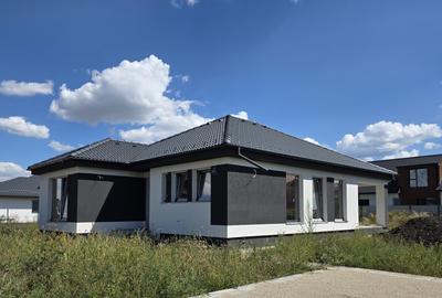 Casă individuală cu 4 camere în Cristian