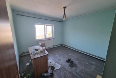 Apartament cu 2 camere decomandat în Tomești