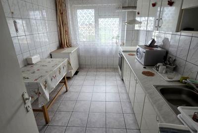Apartament cu 3 camere decomandat, mobilat în Pantelimon