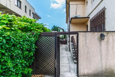 Vilă tip bloc 12 camere, 2 garaje 2 boxe  zona Tomis 1  Flămânda - 30