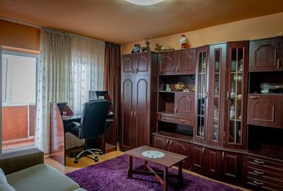 2 dormitoare separate, bucătărie pe mijloc, etaj 1 - 4