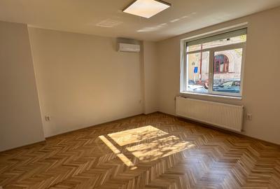 De inchiriat Imobil având 9 camere ,suprafață de 285 mp. Cantemir langa Metrou - 2