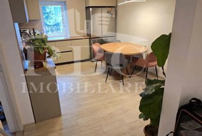 Apartament cu 3 camere decomandat, mobilat în Zorilor