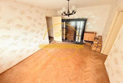 Apartament cu 3 camere semidecomandat în Podul de Piatră