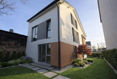 Casă individuală cu 6 camere în Bucureștii Noi