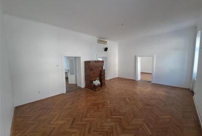 Spațiu comercial, de 130 mp, în Central