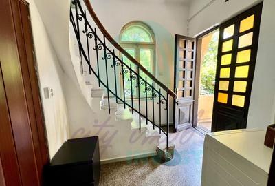 Oportunitate achizitie vila boiereasca 9 camere-Cotroceni- Singura in curte - 2