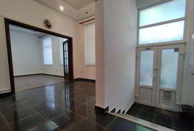 Centru - Bd. Mamaia, spatiu ideal birouri, intrare din strada, parter - 5