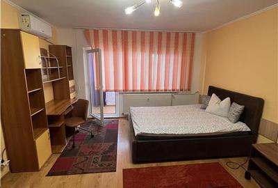 Garsonieră decomandată, mobilată în Tei