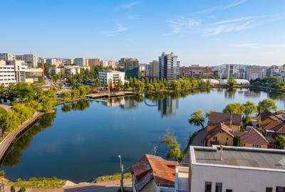 Apartament cu 3 camere decomandat, mobilat în Între Lacuri