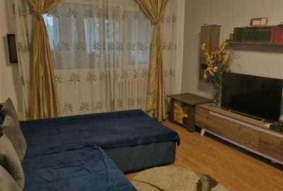 Apartament cu 3 camere decomandat în Metalurgie