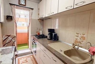 Oferta! Apartament  gata de mutat, 3 camere, decomandat, etaj 3/4, str Sitarului - 4
