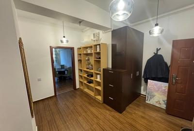 Apartament cu 2 camere decomandat, mobilat în Central