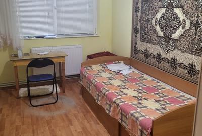 Apartament cu 3 camere decomandat în Sud