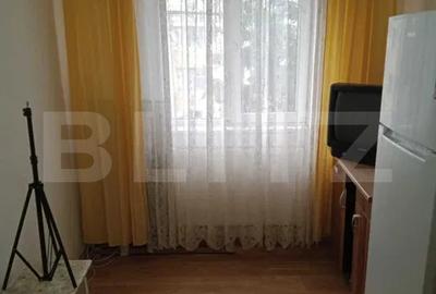 Apartament cu 3 camere decomandat, mobilat în Micro 9