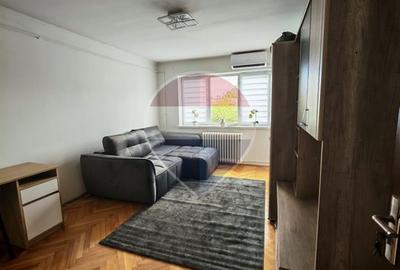 Apartament cu 2 camere decomandat, mobilat în Central