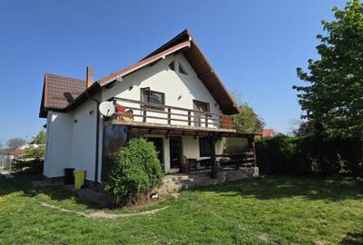 Casă individuală cu 5 camere în Traian