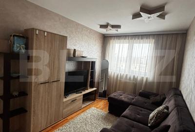 Apartament cu 3 camere semidecomandat, mobilat în Central