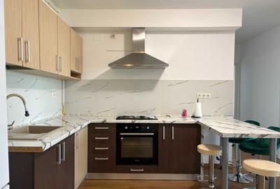 Apartament cu 3 camere semidecomandat, mobilat în Zorilor