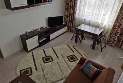 Apartament cu 3 camere semidecomandat, mobilat în Tomis Nord