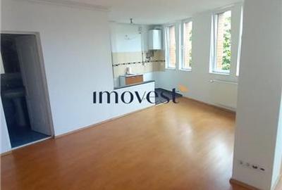 De inchiriat:Apartament gol  cu 2 camere in zona Centrala - 3
