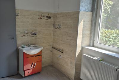 Apartament la casa etaj  renovat central - 8