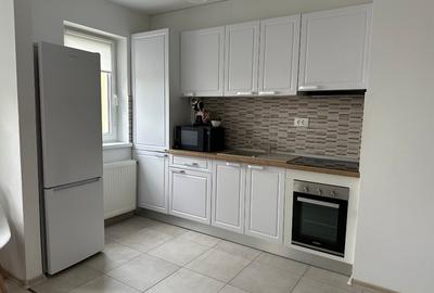 Apartament cu 2 camere decomandat în Tractorul