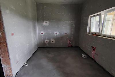 Duplex despartit prin C.T. - dormitor la parter - 3 bai - zona excelenta - 5