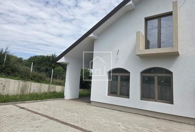Casă cu 5 camere în Șura Mică