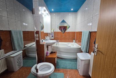 Apartament 2 camere imbunatatit mobilat ultracentral Adjud etaj 4 - 5