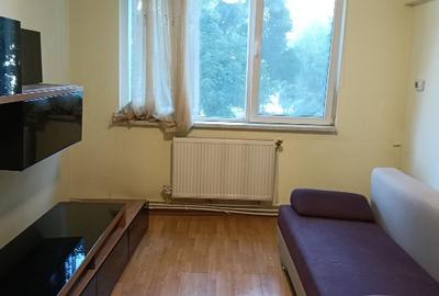 Apartament cu 4 camere semidecomandat, mobilat în Piața Unirii
