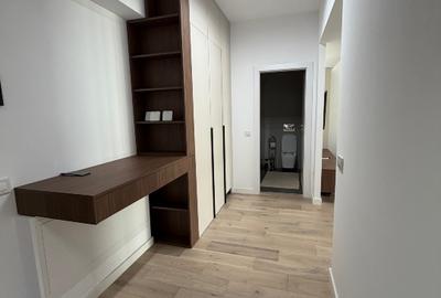Apartament cu 3 camere semidecomandat, mobilat în Central